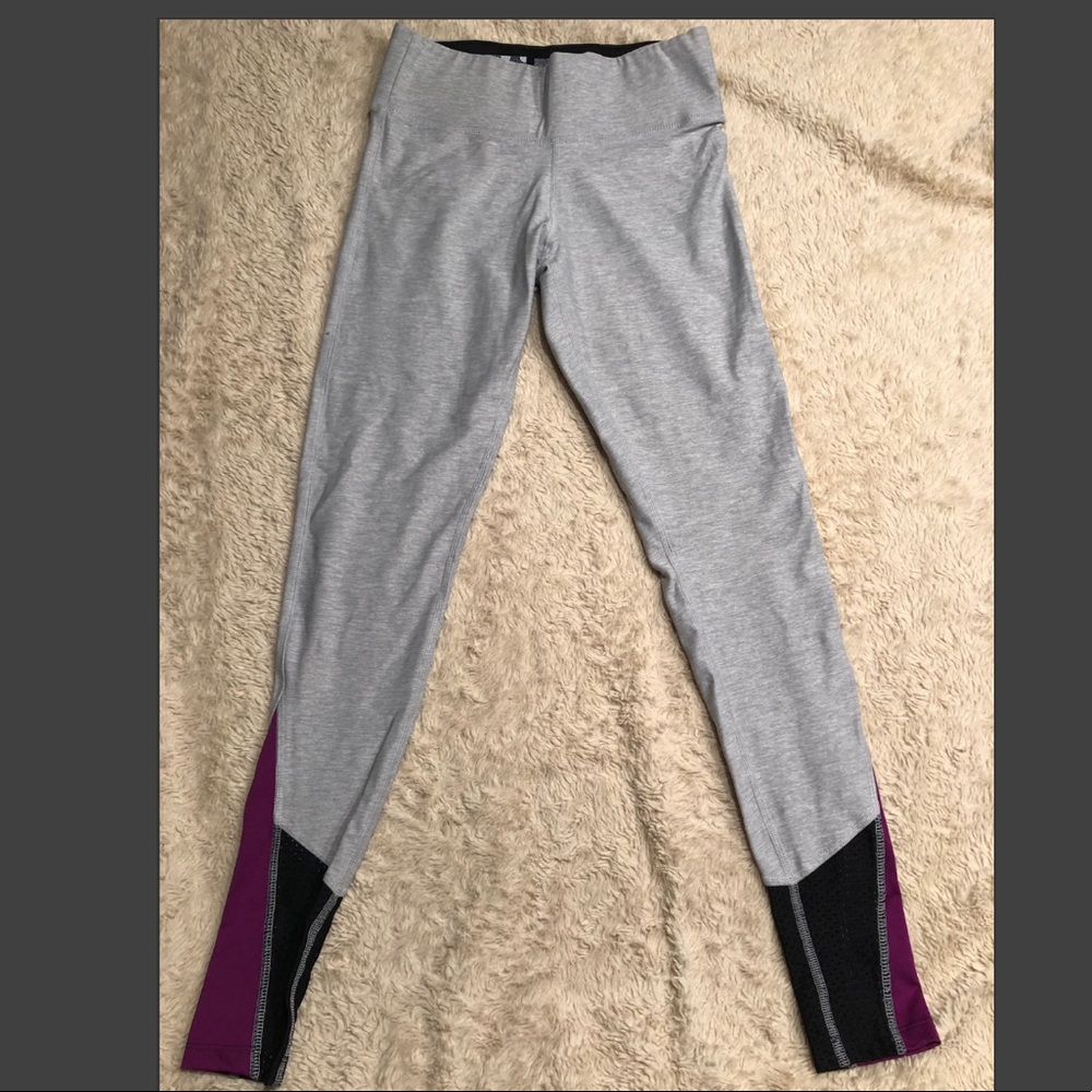 Victoria’s Secret (PINK) Ultimate Yoga Leggings